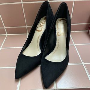 Black suede chunky heel pumps
